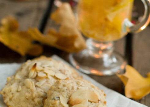 Oatmeal cookies with tea. Selective focus