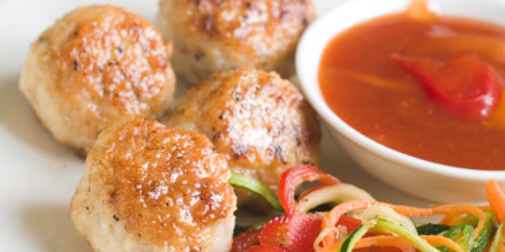 Vistas gaļas bumbiņas ar dārzeņu spageti