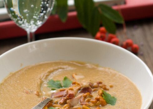 Mushroom soup with chanterelle, fiber nuts and bacon, selective focus