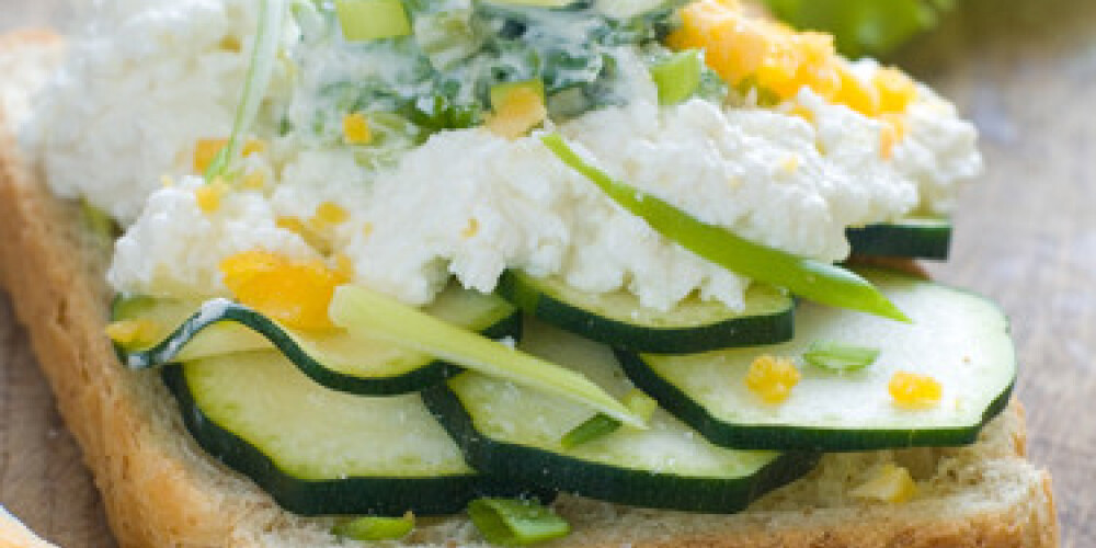 Healthy sandwich with cottage cheese and cucucmber for breakfast