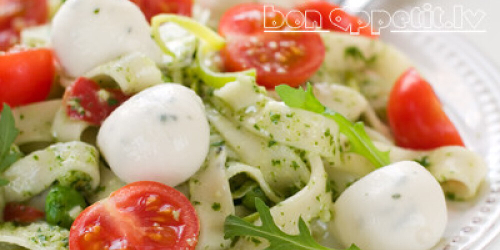 Pasta with pesto, mozzarella and tomato, selective focus