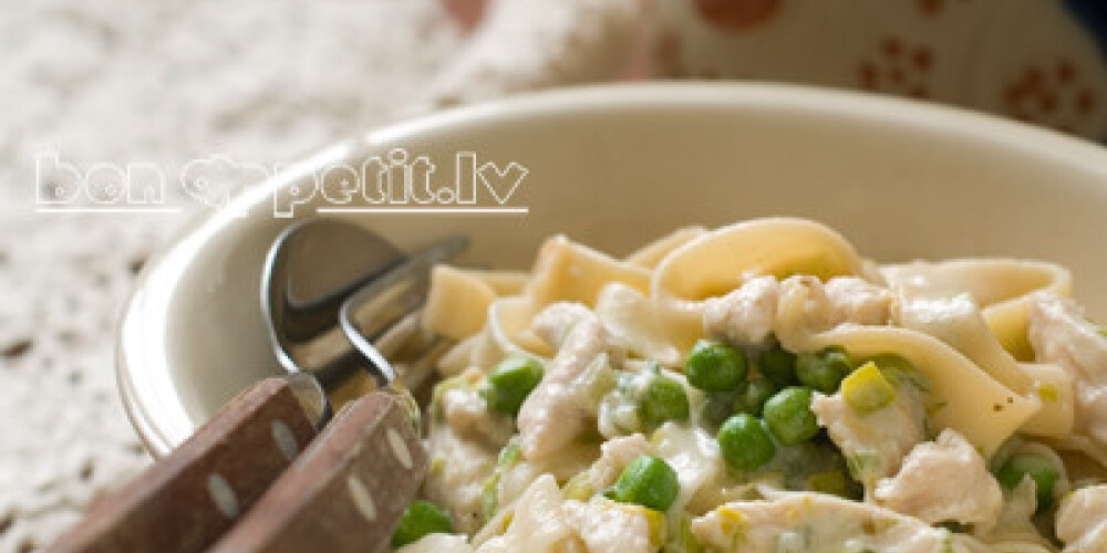 Tagliatelle with chicken and peas, vintage style, selective focus