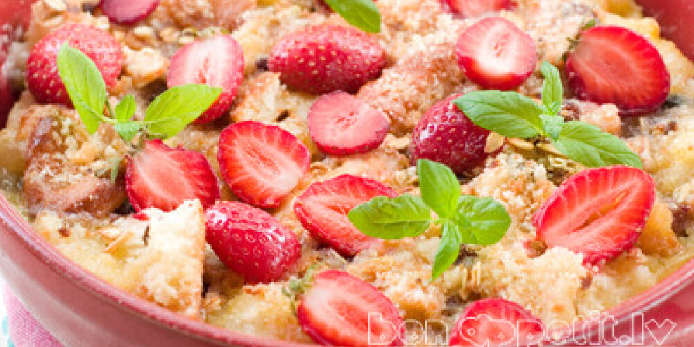 Biscuit cake with fresh strawberry, selective focus