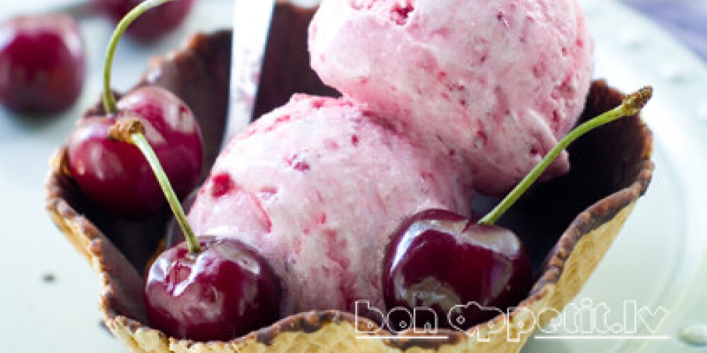 Cherry ice-cream with fresh berry, selective focus