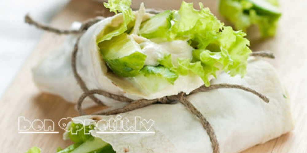 Fresh tortilla wraps with vegetables, selective focus