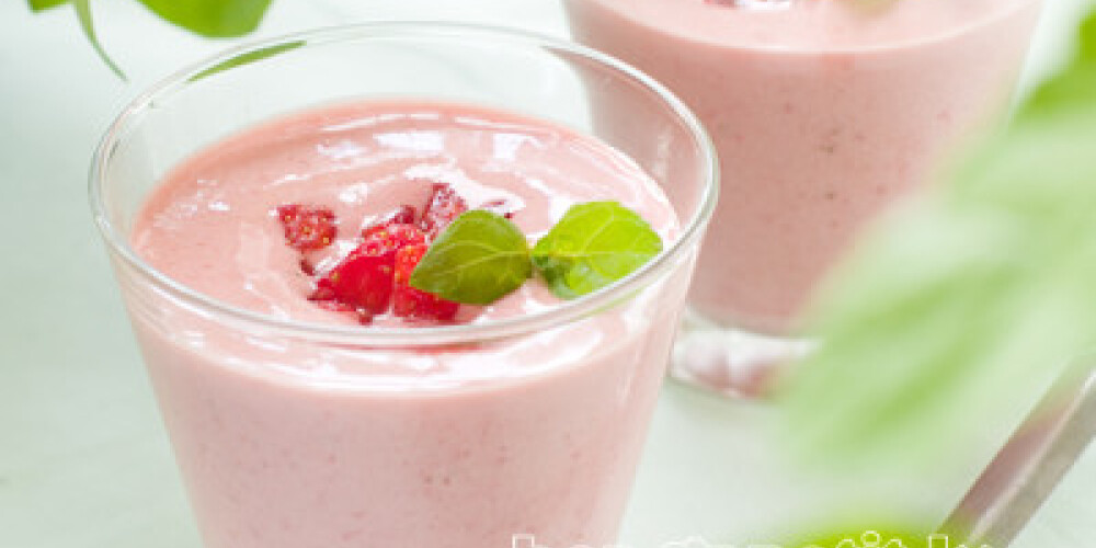 strawberry yoghurt dessert