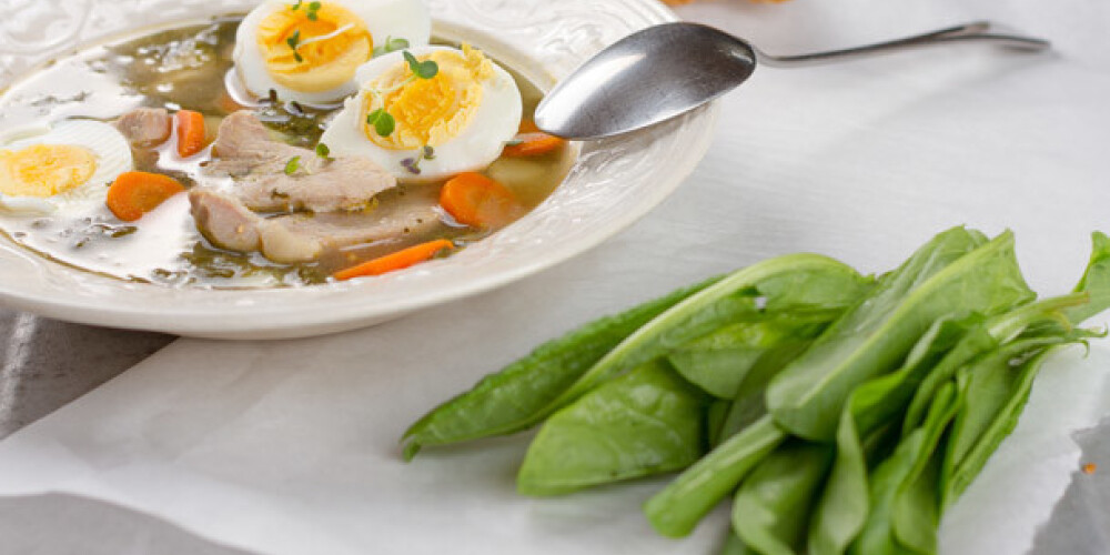 Pavasara zupa ar skābenēm un lakšiem