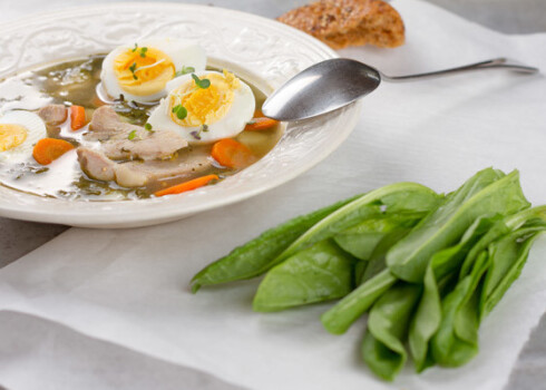 Pavasara zupa ar skābenēm un lakšiem