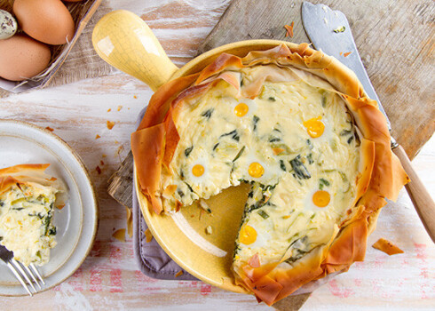 Pavasara pīrāgs ar sieru un paipalu olām