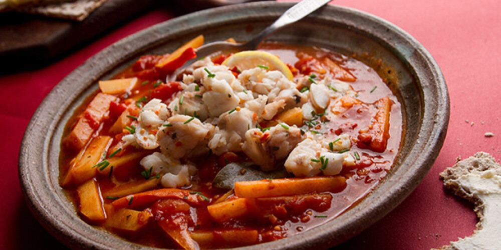 Tomātu - zivju zupa ar papriku