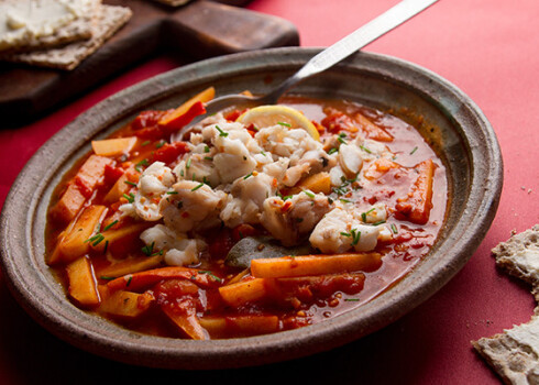 Tomātu - zivju zupa ar papriku