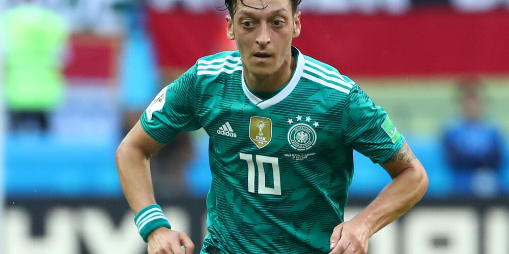 Mesuts Ezils (vācu: Mesut Özil; dzimis 1988. gada 15. oktobrī Gelzenkirhenē, Rietumvācijā) ir turku izcelsmes Vācijas futbolists, spēlē pussarga pozīcijā. Ilggadējs Vācijas futbola izlases dalībnieks, kurš pirms 2018. gada Pasaules kausa finālturnīra tikās ar pretrunīgi vērtēto Turcijas prezidentu Radžepu Tajipu Erdoanu, par ko izpelnījās asu kritiku Vācijā, saņemot lērumu rasistisku draudu. Pēc tam viņš paziņoja, ka pamet valstsvienību. Savu profesionāļa karjeru sāka Vācijas kluba "Schalke 04" sastāvā. Kopā ar Vāciju startēja 2014. gada FIFA Pasaules kausā kur kļuva par čempioniem.