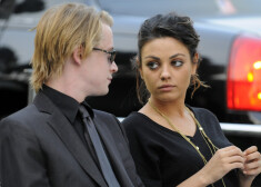 Mila Kunisa un Makolijs Kalkins astoņus gadus bija pāris. Abi izšķīrās 2011. gadā.