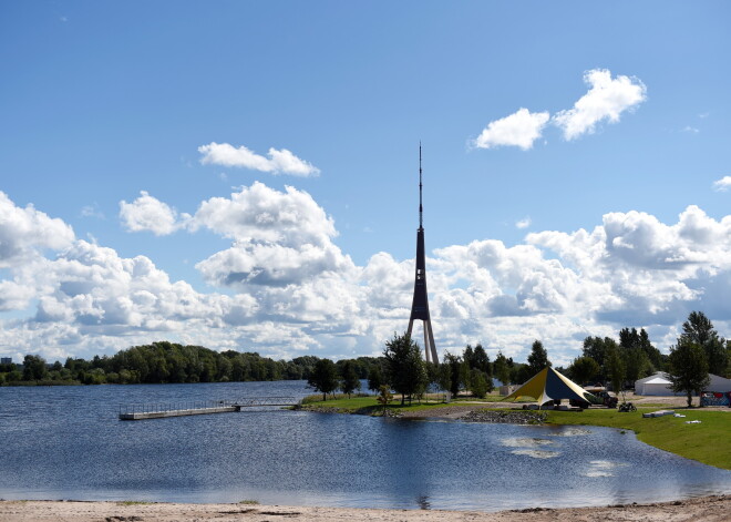 Šorīt ūdens temperatūra Rīgas peldvietās neierasti augsta