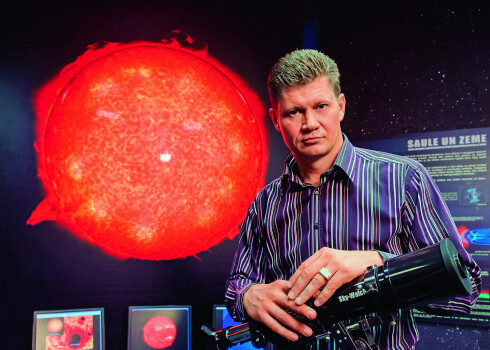 „Labāku laiku par aptumsumu neatrast, ja ir doma pozitīvi ievirzīt savu dzīvi,” par to, kā Mēness aptumsuma periodu izmantot savā labā, stāsta astrologs Kristaps Baņķis.