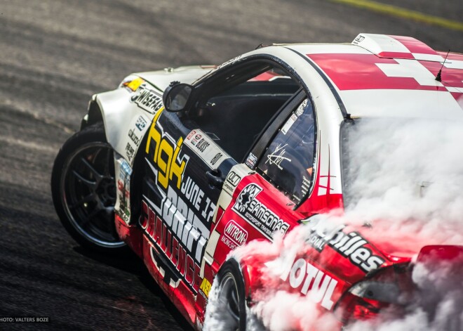 Kūpināt riepas ar Latvijas drifta zvaigzni Kristapu Blušu