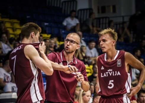 Latvijas U-18 basketbolisti Eiropas čempionātu savās mājās sāk ar sāpīgu zaudējumu 