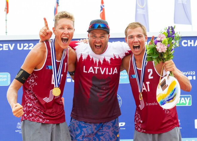 Šmits/Samoilovs Majoros triumfē Eiropas U-22 čempionātā pludmales volejbolā