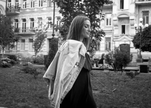 Novērtē un izbaudi attiecības ar citiem cilvēkiem. Atceries, īsta laime vienmēr ir dalīta. Un atceries, ka ne tikai citi cilvēki tevi var darīt laimīgu – arī tu pati esi svarīga daļa no daudzu cilvēku laimīgās dzīves.