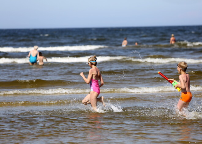 Augusts sācies ar oranžo brīdinājumu teju visā Latvijā: gaidāms ļoti stiprs karstums