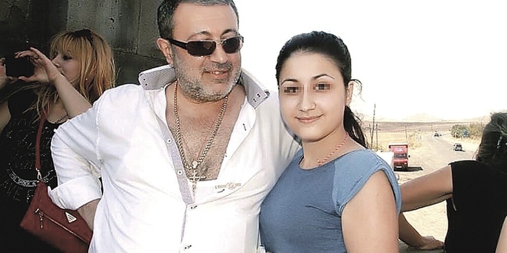 В социальных сетях Михаил Хачатурян представал в образе любящего отца и верующего человека. На фото он с младшей дочерью Машей во время очередной поездки по святым местам