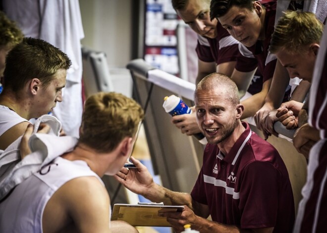 Latvijas U-18 basketbola izlase EČ astotdaļfinālā dramatiskā galotnē uzvar Turcijas vienaudžus