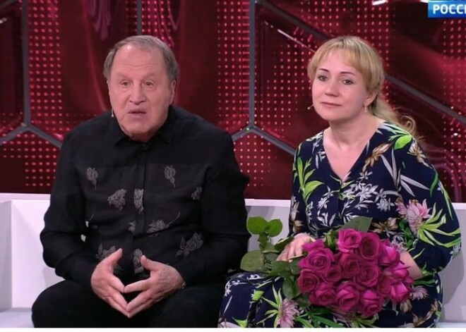 70-летний актер Владимир Стеклов и его 37-летняя возлюбленная крестили дочь