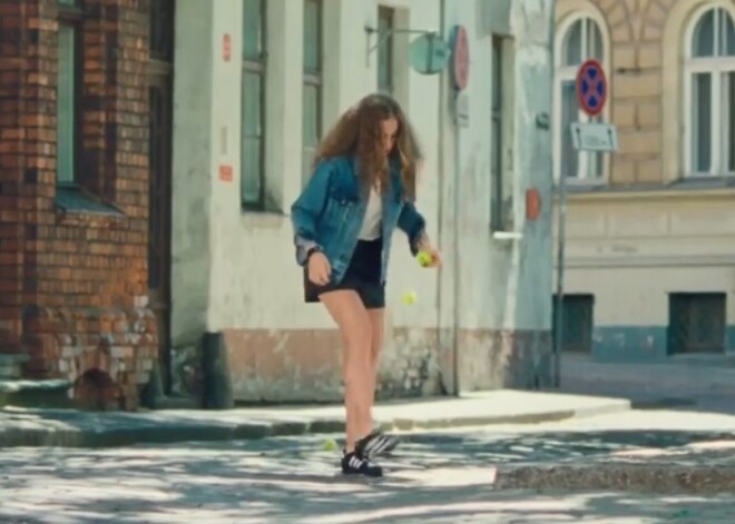 Video: Aļona Ostapenko asprātīgā video reklamē Rīgu