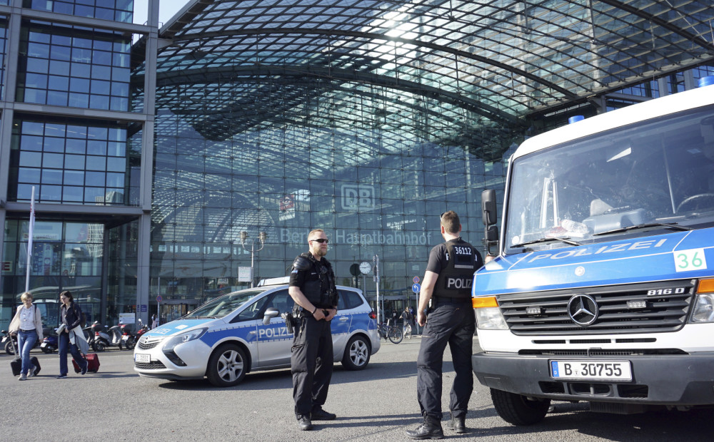 Berlīnei trūkst policistu - tos par dažādiem labumiem meklēs citās Eiropas Savienības valstīs