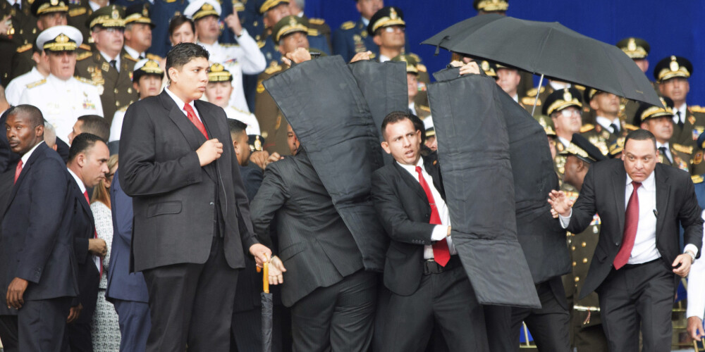VIDEO: militārās parādes laikā drons gandrīz nogalina Venecuēlas prezidentu