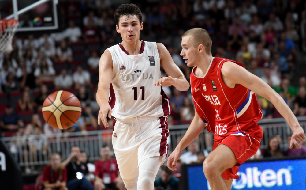 Latvijas U-18 izlases basketbolists Adrians Šnipke: 