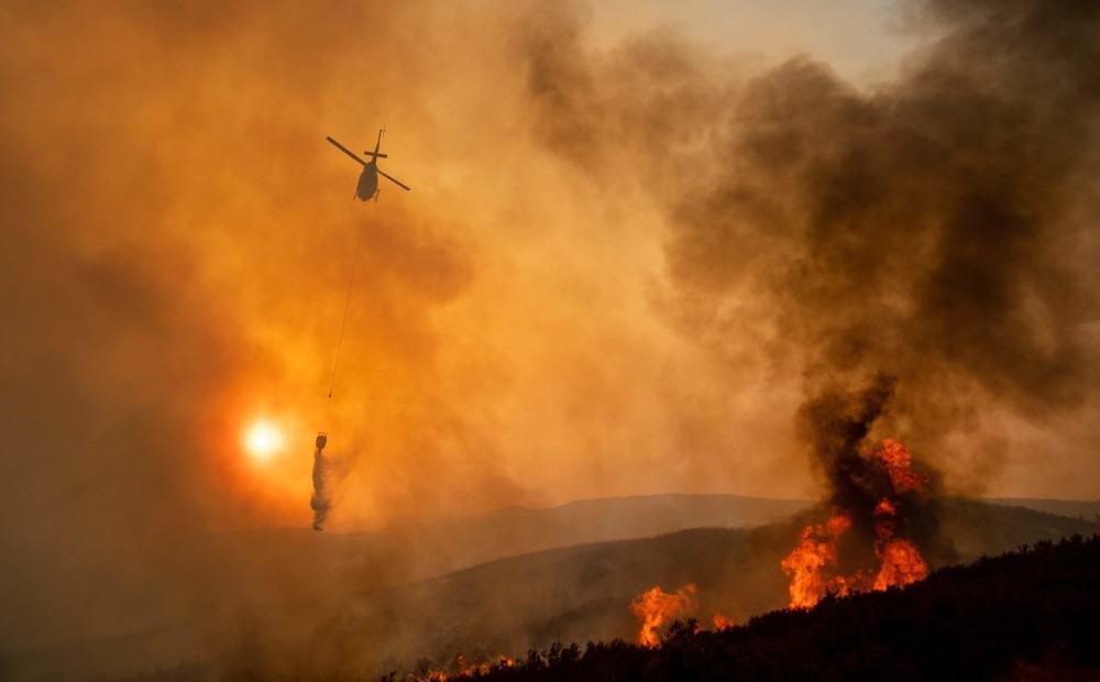 FOTO: Kalifornijā plosās plašākais ugunsgrēks štata vēsturē