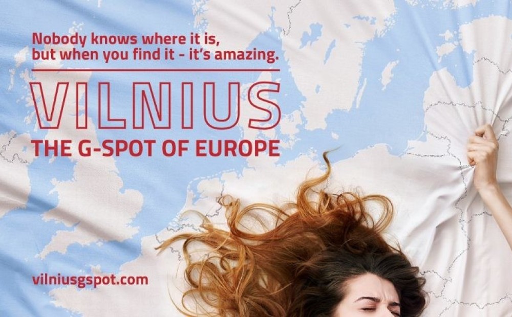 Lietuvā pirms pāvesta vizītes ažiotāžu izraisa erotiska Viļņas reklāma
