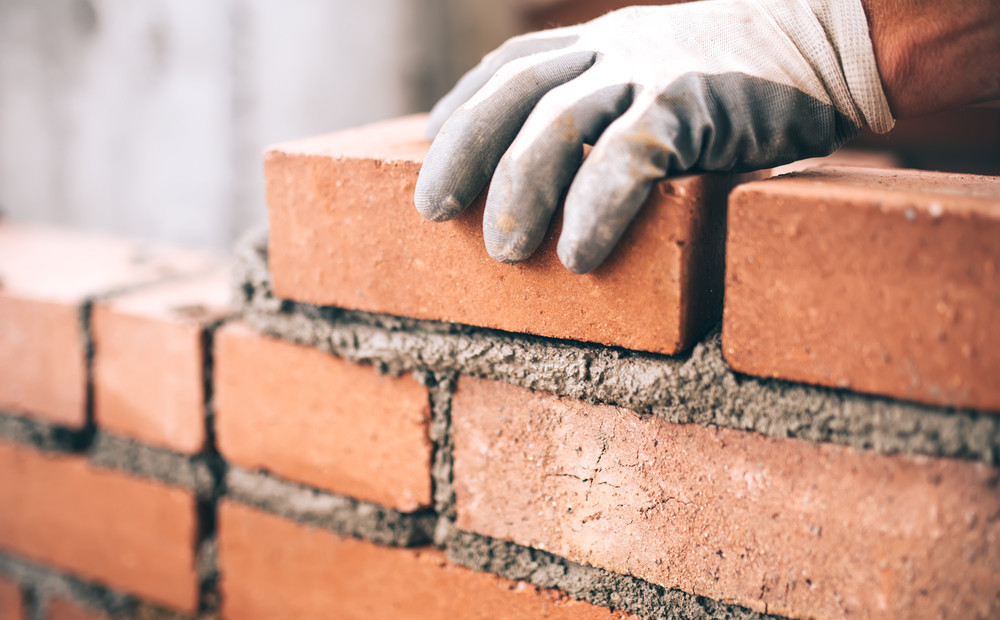 Строитель пробил голову металлическим штырем и выжил