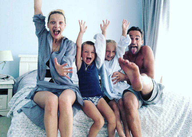 Екатерина Вилкова впервые за долгое время опубликовала фото с мужем и показала подросших детей