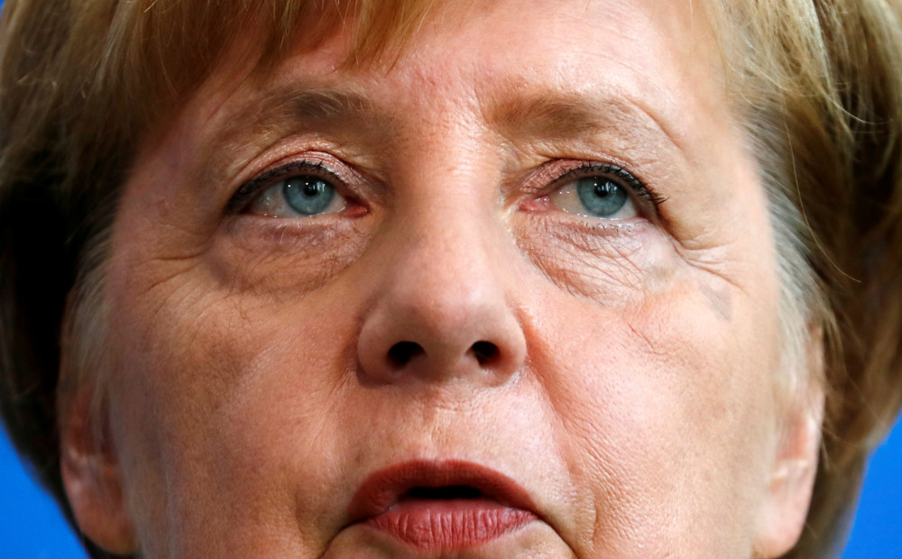 Merkele noraida ierosinājumus par iespējamo sadarbību ar kreisajiem ekstrēmistiem