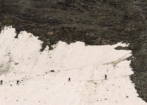 Alpīnisti neatkāpjas no ieceres nākotnē tomēr pacelt Monblāna virsotnē Latvijas karogu 10 metru mastā