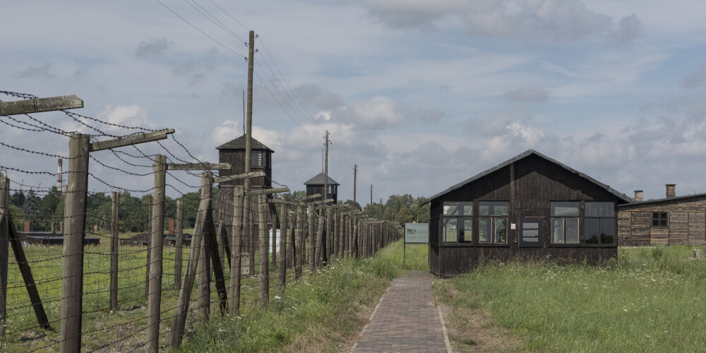 Polijā par plika dibena rādīšanu bijušajā nāves nometnē aiztur izraēliešu jaunieti