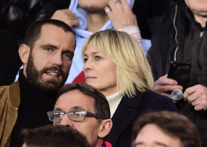 Apprecējusies Robina Raita, ko pazīstam kā lielisko Kelliju no seriāla „Santabarbara”