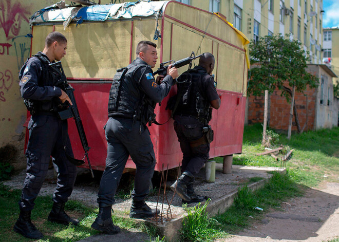 Topošajiem policistiem Brazīlijā vairs nepieprasīs būt vīrišķīgiem