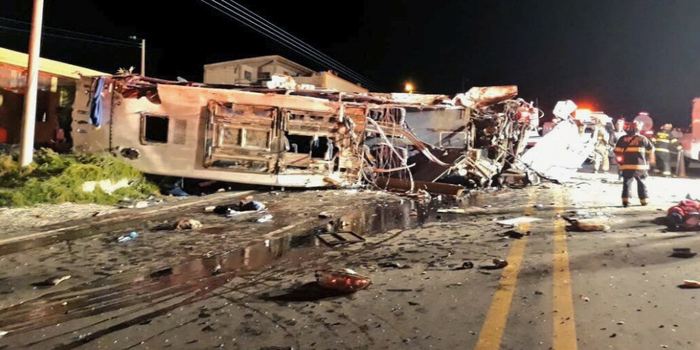 Foto: šausminošā avārijā Ekvadorā gājuši bojā 24 cilvēki