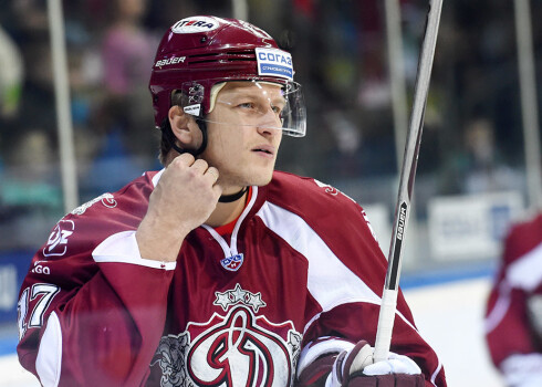 Saulietis jau iepriekš trīs sezonas bija pārstāvējis "Dinamo" vienību.