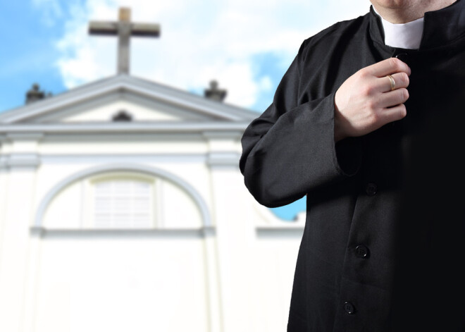 Развратные рясы: более 300 священников обвинили в педофилии