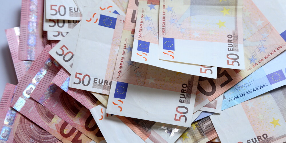 Министерства в 2019 году хотят дополнительно на повышение зарплат почти 142 млн евро