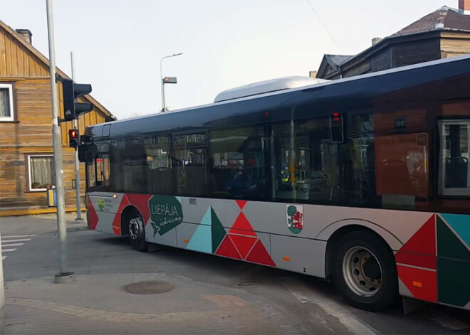 "Liepājas autobusu parka" vadība piketētājiem atalgojumu sola pārskatīt nākamā gada sākumā