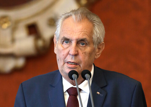 Politikas eksperti 73 gadus veco Milošu Zemanu bieži vien raksturo kā Krievijai draudzīgu.