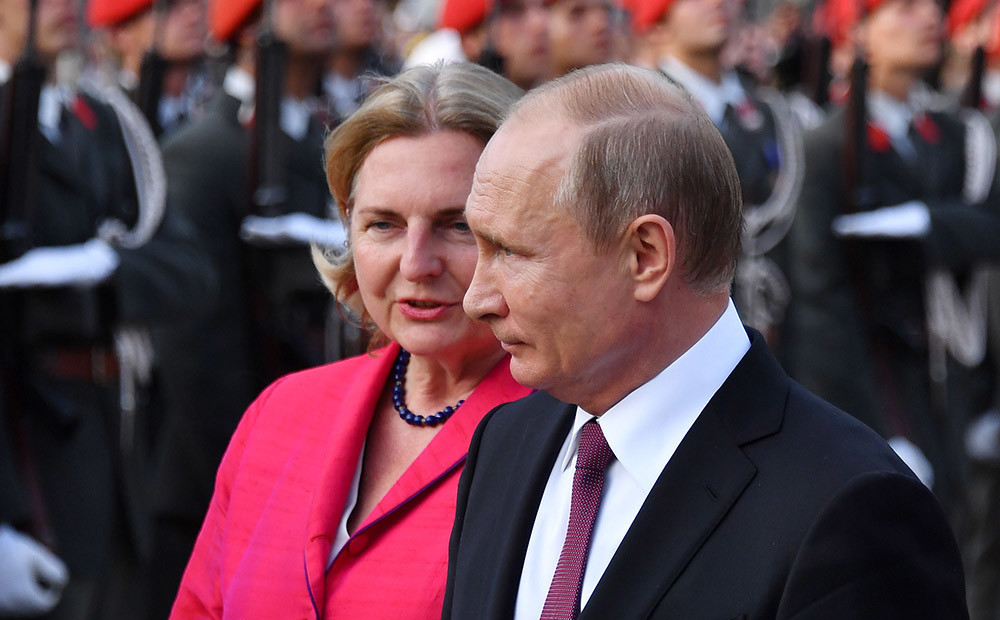 Austrijas ārlietu ministre uz savām kāzām uzaicinājusi Putinu