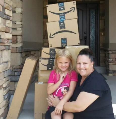 Девочку не ругали, так как она выбрала прекрасный способ применить купленные ею игрушки