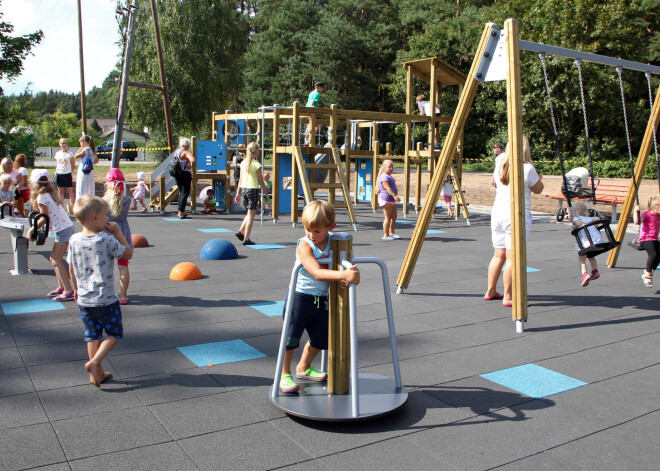 Ceturtdien, 17. augustā, plkst. 16.00 notika jaunā Dārziņu apkaimes sporta laukuma (Dārziņu ielā, pie 15.,18.,31. autobusa galapunkta) atklāšana. 
Sporta laukums izveidots, sadarbojoties Rīgas pašvaldībai, Latvijas Basketbola savienībai un Rīgas Dārziņu iedzīvotāju biedrībai (RDIB). Jaunajā sporta laukumā ietilpst basketbola laukums, bērnu rotaļu laukums un vingrošanas trenažieri.
Atklāšanas ceremonijā piedalījās Rīgas pilsētas izpilddirektors Juris Radzevičs,  bijušais ASK komandas kapteinis Kārlis Strēlis.
Rīgas Austrumu izpilddirekcijas izpilddirektors Dmitrijs Pavlovs,