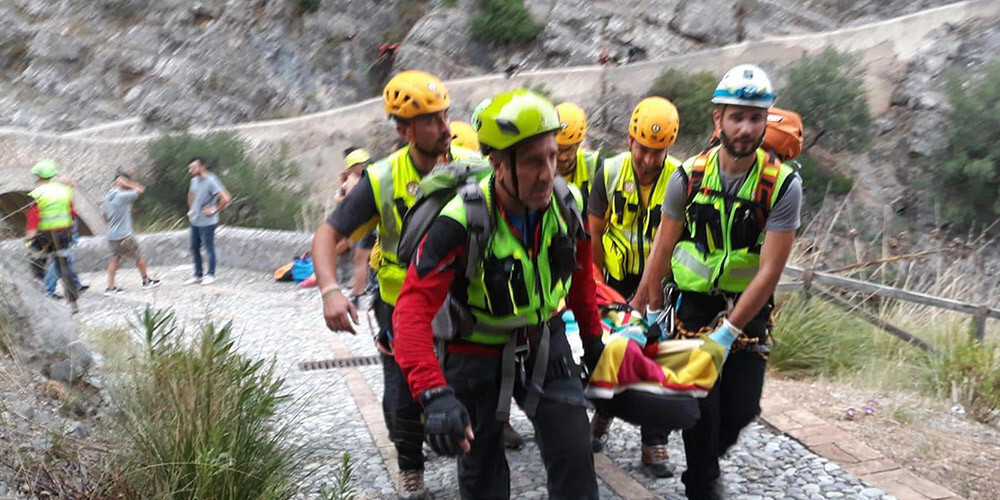 Itāliju turpina vajāt traģēdijas: applūdušā aizā gājuši bojā vismaz 10 tūristi